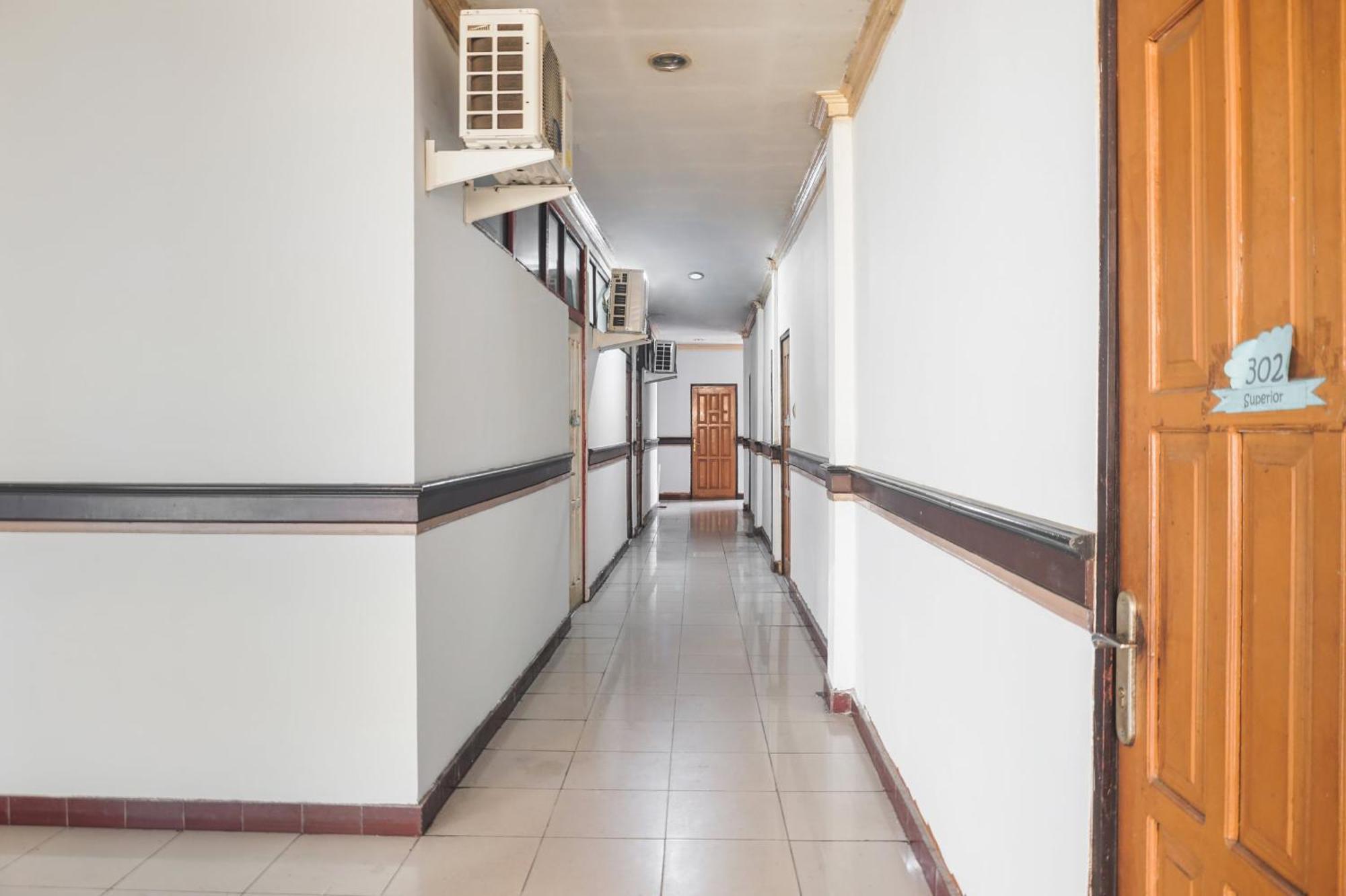 Spot On 92890 Losmen Bahalap Syariah Marabahannearsiring Marabahan Ulek Barito Banjarmasin  Exterior photo