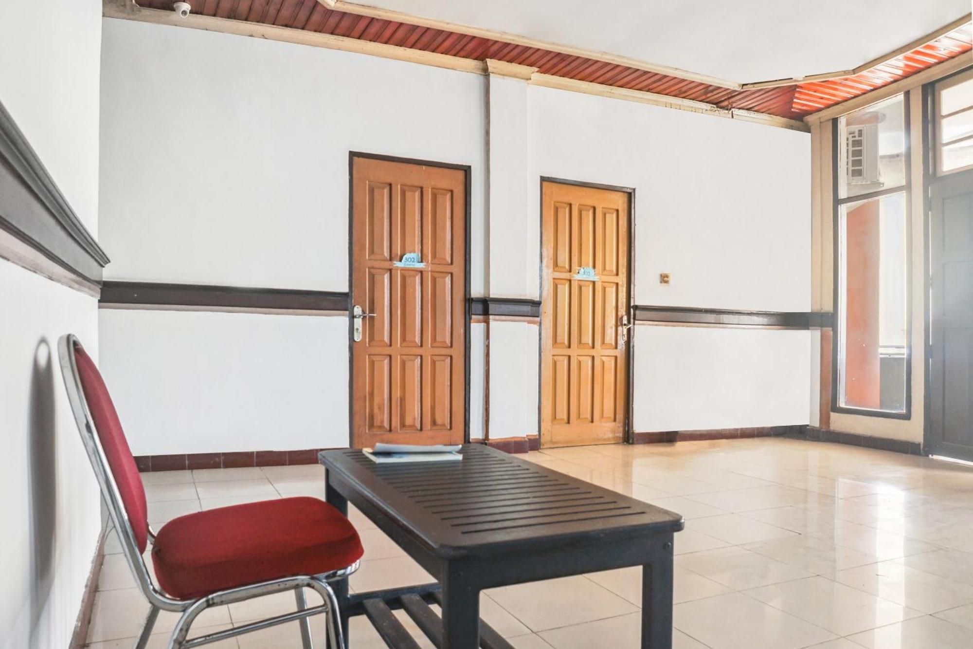 Spot On 92890 Losmen Bahalap Syariah Marabahannearsiring Marabahan Ulek Barito Banjarmasin  Exterior photo