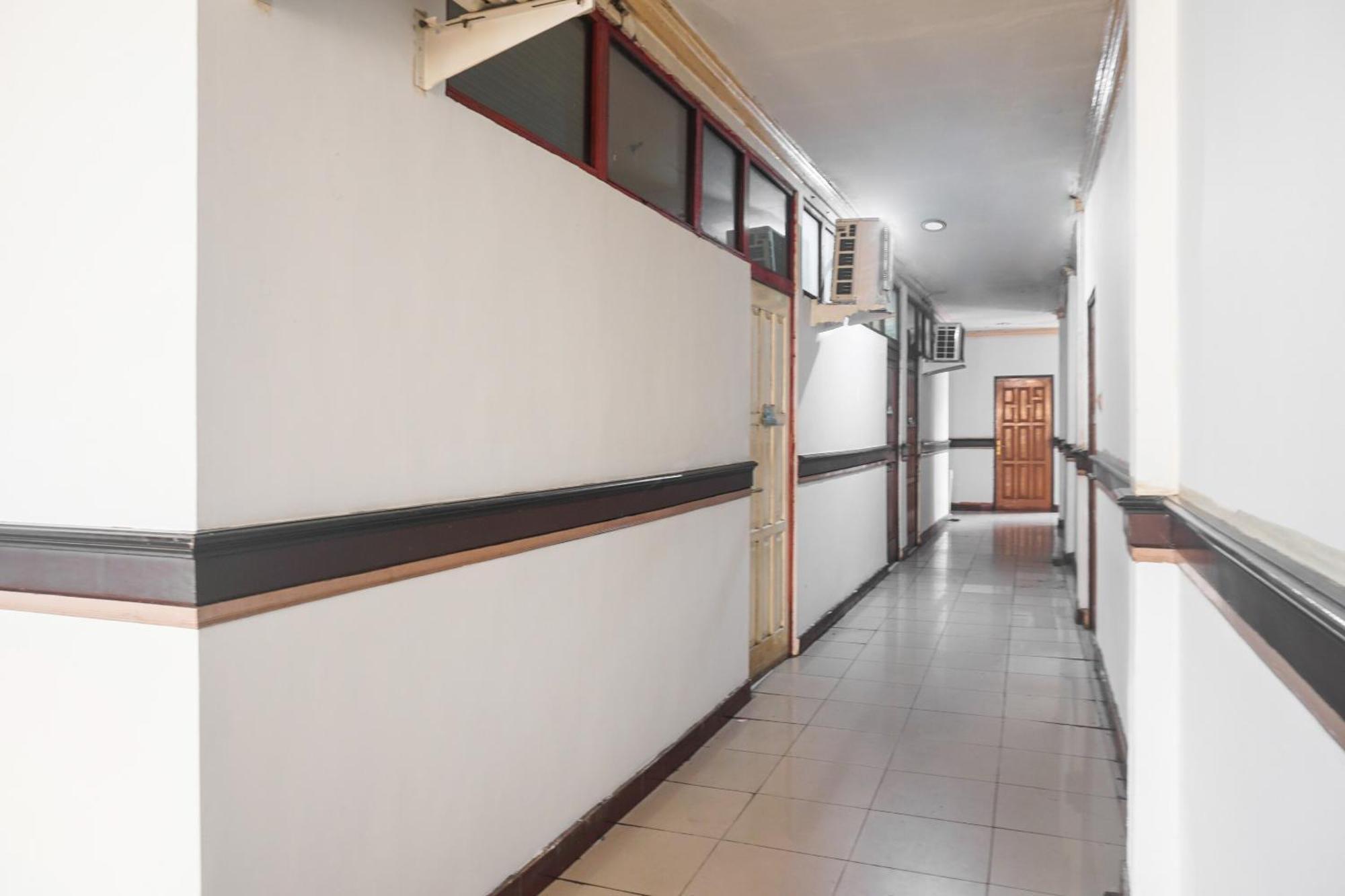 Spot On 92890 Losmen Bahalap Syariah Marabahannearsiring Marabahan Ulek Barito Banjarmasin  Exterior photo